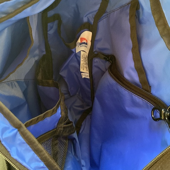 AmeriBag Healthy Back Large Black Sling Bag - Picture 6 of 13